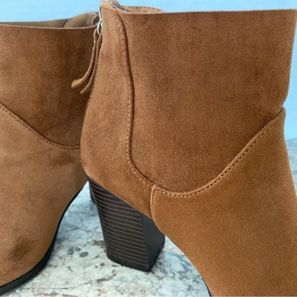 Brash Stacked Heal Suede Ankle Boots Zips in back 7.5 - Picture 9 of 14